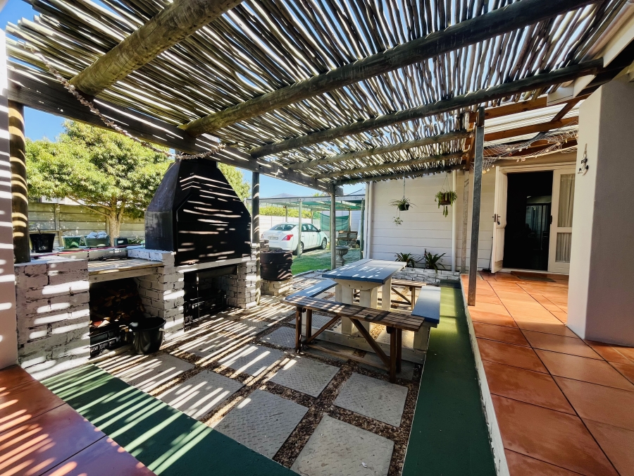 4 Bedroom Property for Sale in Sandbaai Western Cape